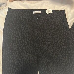 Women's Good American Black Leopard Print
Crop Jeans Size 10 / 30